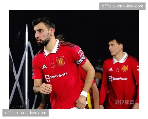 内维尔:B费仍是曼联不可或缺的核心,但球队需为他配备更强帮手 内维尔:B费仍是曼联不可或缺的核心,但球队需为他配备更强帮手